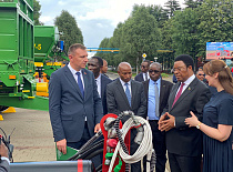 Tanzanian Prime Minister gets acquainted with the machinery of Holding «Bobruiskagromash»