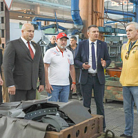 Участники XIV Форума городов-побратимов Беларуси и России на «Бобруйскагромаш» 