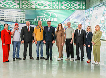 Участники XIV Форума городов-побратимов Беларуси и России на «Бобруйскагромаш» 