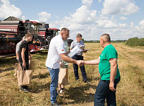 В СПК "БЕРЕСНЕВСКИЙ" НАГРАДИЛИ ПЕРЕДОВИКОВ УБОРОЧНОЙ КАМПАНИИ