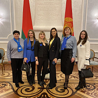 Женщины промышленности во Дворце Независимости