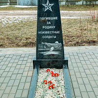 Члены Белорусского союза женщин навели порядок на братской могиле