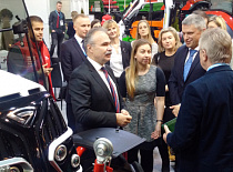 Belarús expone su maquinaria en Budapest