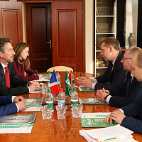 Посол Франции Дидье Канесс с рабочим визитом посетил Бобруйскагромаш