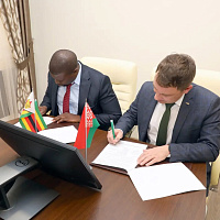 Укрепление двустороннего сотрудничества с Республикой Зимбабве
