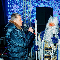 Праздничное шествие Дедов Морозов и Снегурочек