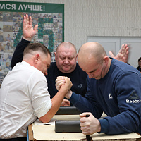 В ОАО «УКХ «Бобруйскагромаш” состоялись соревнования по армрестлингу