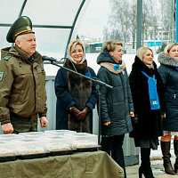Белорусский союз женщин поздравил военнослужащих с 23 февраля